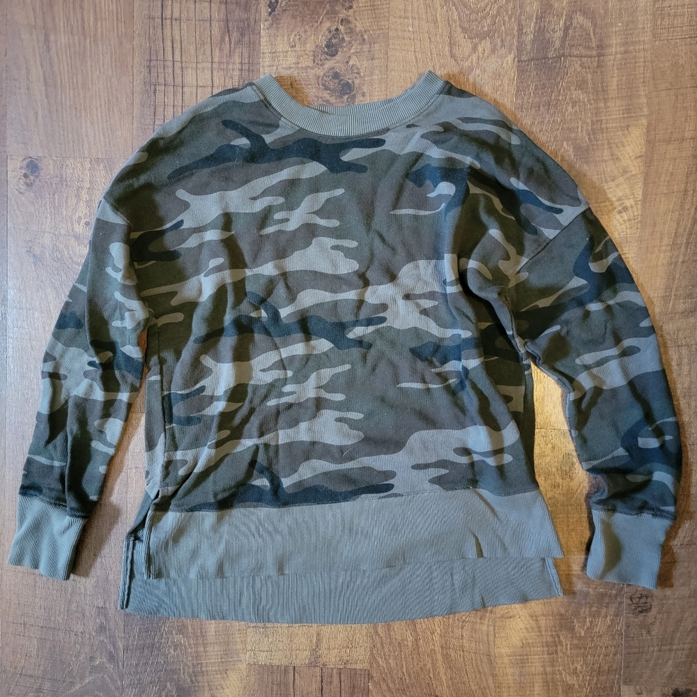 NWOT Women's Camo Sweater